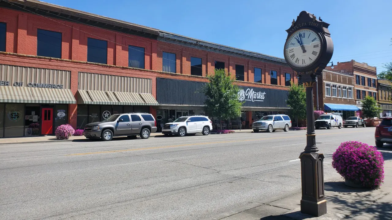 City of Sapulpa Codes and Standards by TSW, Tulsa - Typical street view pole mounted clock